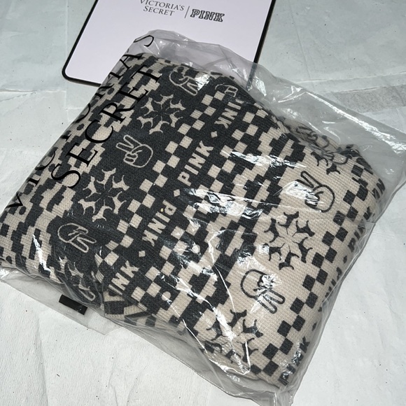 (M) Victoria’s Secret ✌🏽 Peace Sign PINK THERMAL PAJAMA ONESIE - Picture 9 of 9